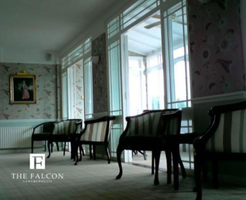 The Falcon Hotel Farnborough  Buitenkant foto