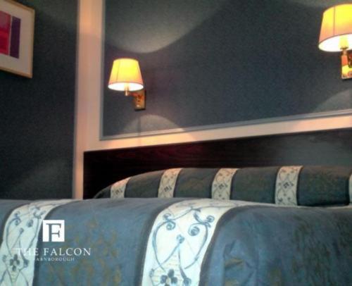 The Falcon Hotel Farnborough  Kamer foto
